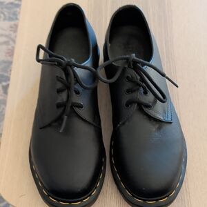 Dr Martens 24256 leather Oxfords in Black